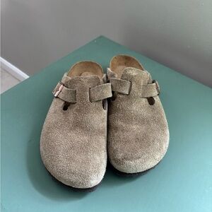 Women’s Birkenstock Boston Clog, Soft Suede Footbed in Taupe